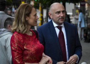 Каримански пък бе кандидатът на ИТН за шеф на БНБ. Като депутат от партията на Трифонов пък оглави бюджетната комисия. "Аз не съм от ИТН, аз бях от гражданската квота само“, разграничи се той от бившите си съпартийци още през октомври м.г. Малко след това бе назначен като съветник на служебния министър на финансите.
