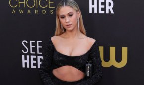  Бакалова ще е в ролята на дъщеря, която много тежко приема кончината на баща си, който ще е Дейвид Стратеърн, прочут със Земя на номади.
