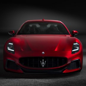 

Тази цена го поставя в една компания с други ултралуксозни туристически автомобили, като Aston Martin DB11 и Mercedes-AMG SL-class.