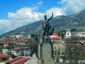 

Във Велико Търново годишнината ще бъде почетена с военен ритуал и общоградско поклонение
