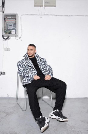 
С началото на тв риалити „Сървайвър“ младият дизайнер Едис Пала направи включване със своята нова модна колекция.