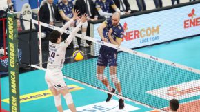 
Българският капитан на волейболния Итас Трентино Матей Казийски бе най-резултатен при успеха на тима си над Алианц Милано с 3:2 (22:25, 24:26, 25:23, 26:24, 15:8). Казийски отбеляза 21 точки за Тренто, като и направи 5 от общо 6-е аса на отбора си. 