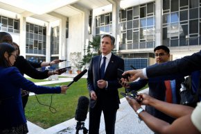 
"Оставаме готови да разговаряме с Русия за ограничаване на стратегическите оръжия по всяко време, независимо от всичко друго, което се случва в света или в нашите отношения. Смятам, че е важно да продължим да действаме отговорно в тази област", добави той.

 