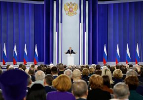 Президентът на САЩ Джо Байдън, който пътува до Киев в понеделник, също обеща да изпрати още оръжия, включително допълнителни ракети HIMARS. 