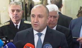 
Той каза още, че замяната на въоръжението ни с ново повдига редица въпроси.
