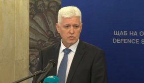 "При такива сделки няма реална модернизация, а само съвместимост. Даваме съветско въоръжение и получаваме старо западно. Оттук и проблема с логистика и обучение", посочи Стоянов.
