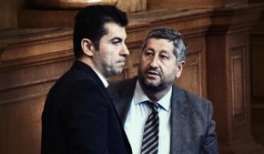 Засега само акаунтът на бившия вицепремиер Асен Василев от Промяната остава отворен за комуникация.