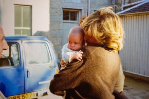 
Уникални лични снимки на принцеса Даяна и крал Чарлз с тримесечния принц Уилям в замъка Балморал в Шотландия ще бъдат продадени на търг през март