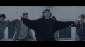 

„Денят на ябълката“ (трейлър) е филм на иранския режисьор Махмуд Гафари. Филмът има две прожекции – на 14 март от 18:30 часа в Дома на киното и на 29 март от 18:00 часа в Euro Cinema.
