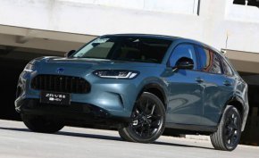  Размерите на автомобила са 4568/1840/1611 мм, а междуосието е 2655 мм.