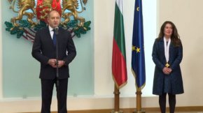 

„За мен е голяма чест да бъда удостоена с орден „Мадарски конник”. Приемам го като свидетелство за успешното ни сътрудничество и символ на съюза между нашите две държави”, заяви Херо Мустафа.
