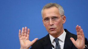 
"Съюзниците от НАТО се съгласиха, че Украйна ще стане член на нашия Алианс, но в същото време това е дългосрочна перспектива", заяви Столтенберг пред репортери по време на визитата си във финландската столица Хелзинки.