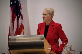 От началото на войната в Украйна преди повече от една година САЩ са се ангажирали да подкрепят Киев с над 31,7 млрд. долара под формата на помощ за сигурността, включително танкове М1 Ейбрамс, стотици артилерийски установки и хиляди зенитни системи.