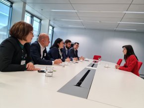 
В рамките на една седмица българските евродепутати от ГЕРБ / ЕНП ще предложат конкретни текстове с предложения за промени в подготвяните от Европейската комисия изменения на законодателството, които засягат дейността на производителите на българско розово масло. 