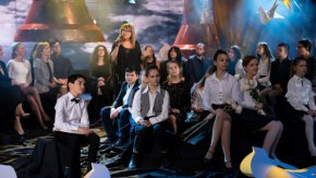  Отвъд легендата“, а в 20:45 ч. започвамузикалният филм „Вазовите песни“ на режисьора Димитър Шарков – проект на БНТ с най-обичаните песни по стихове на Иван Вазов. В 21:45 ч. следва филмовата класика по едноименния разказ на Николай Хайтов „Козият рог“ на режисьора Методи Андонов. 