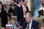 Държавният секретар на САЩ Антъни Блинкен (горе в) минава покрай руския външен министър Сергей Лавров (долу) по време на срещата на външните министри от Г-20