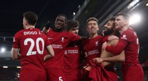 Ливърпул постигна най-голямата си победа в историята на дербитата с Манчестър Юнайтед, след като се наложи със 7:0 на своя стадион Анфийлд. Мърсисайдци унижиха своя голям съперник, като шест от попаденията паднаха през втората част