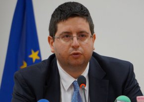 Да се гарантира реална конкуренция на пазара, както и да се подпомогнат българските земеделци.