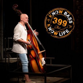 23 сезона  след премиерата фамозният актьор от Народния театър кани на юбилейното представление на „Контрабасът“ на 16 март на Голяма сцена
23 сезона след премиерата си на 10 януари 2001 г., един от най-дълголетните спектакли на Народния театър „Иван Вазов“ – „КОНТРАБАСЪТ“, ще запише в историята на първата ни сцена своето впечатляващо 399-то представление.