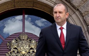 
"Бъдете здрави, обичани и ценени!", завърши поздрава си държавният глава.
