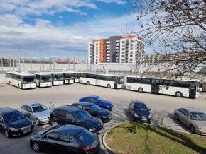  Превозните средства ще носят номера от 1316 до 1321 включително. За разлика от предишната доставка, пътническите седалки на тези са от по-висок клас, което ще направи пътуването към планината още по-приятно. И шестте автобуса са с най-висок екологичен клас - Евро 6.