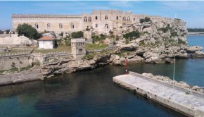 "Влюбих се в Pianosa. Тишината, тюркоазено чистото райско море, спокойните звездни нощи. "