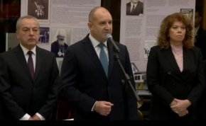     "В тези неимоверни дни на изпитание българският народ и държава издържаха невероятен тест с огромна историческа стойност като не допуснаха нито един български евреин да загине в лагерите на смъртта или да бъде убит в България. Спасяването на българските евреи продължава и днес да бъде пример за силата на обществената и политическа енергия, посветена на справедлива кауза", каза Румен Радев.