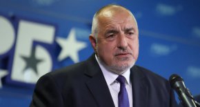 
"Промяната" нанесе щети, които нямат поправяне. Това, което трябва да се направи, е цялата държава да се стегне, да работи, да събира данъци. Това изисква усилията на всички. Цифрите показват това, каквото сме говорили цяла година. Няма как да има безплатен обяд", добави той