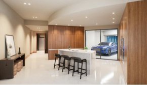 Bentley Motors си партнира с Dezer Development - чието портфолио от маркови недвижими имоти включва Porsche Design Tower, Residences by Armani/Casa и др. - за първата в света резиденция с марка Bentley, а с това идват и изключителни удобства като асансьор за автомобили с място за до четири автомобила в апартамент.