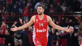 
Успехът бе трети пореден и общо 21-и за гръцкия гранд, който оглавява временното класиране. Съставът на Жалгирис заема девета позиция с актив от 15 победи и 14 загуби.