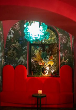 
1200-годишният St. Peter Stiftskulinarium в Залцбург, Австрия, за първи път е документиран в писмо до Карл Велики, известен като бащата на Европа, през 803 г. и съм имал късмета да ям тук два пъти.