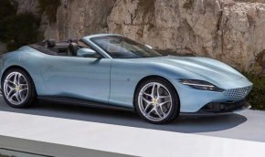  Долната част се интегрира в активен спойлер от въглеродни влакна.