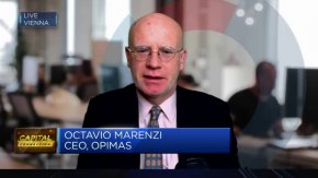 Най-уважаваният американски бизнесканал CNBC изведе като заглавие и водеща новина определение за Швейцария след руинирането на нейната репутация като глобален финансов център и остров на спокойствието за парите.