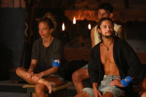 
Страстите в Сървайвър се нажежиха до червено и екстремното риалити се превърна в арена на тежък междуличностен конфликт след размяна на играчи между двете племена