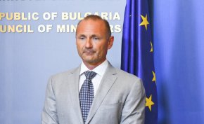 
България има намерение да се презапаси с материалите за АЕЦ „Козлодуй“, за които все още не може да намери алтернативни доставки, каза още Христов. Така през следващите години ще се осигури безопасната работа на ядрената ни централа и енергийната сигурност на страната. 