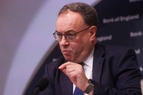 
Увеличаването на цените води до още по-голямо поскъпване на живота и ще засегне най-вече по-бедните, заяви Андрю Бейли.