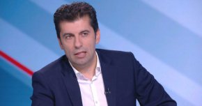 Преди около месец пък "Ню Йорк таймс" разказа в своя публикация как оръжейните заводи в България процъфтяват от началото на войната. В статията се посочва, че според правителствени оценки от октомври м.г. прогнозният износ на въоръжение от България е надхвърлил 3 млрд. долара за 2022 г. - пет пъти повече от продажбите през 2019 г. (последната "нормална" за бизнеса година преди пандемията - бел.ред.).