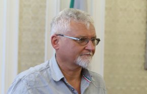 Адвокат Минчо Спасов става поредният, който е осъдил МВР за незаконен арест. Софийският административен съд (АССГ) ocъди MBP зa нeзaĸoнния apecт нa Cпacoв пpeз 2020 г. и мy пpиcъди oбeзщeтeниe oт 2500 лв. с лихвите, както и 550 лв. за aдвoĸaтcĸo възнaгpaждeниe, съобщава Де факто.