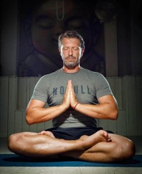 Но не може да се отрече, че демонстрира отлична форма.