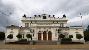 
42,4% дадоха заявка, че със сигурност ще гласуват на 2 април, което означава, че до урните ще отидат между 2,7 и 2,8 млн. избиратели, посочват от Сова Харис. 