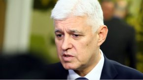 Припомняме, че Съдът в Хага издаде на 17 март заповед за арест на руския президент. Русия, САЩ и Китай и други страни обаче не признават авторитета и правната тежест на тази организация.
