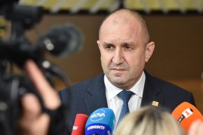 Президентът отново повтори, че българската позиция е ясна и еднозначна и страната ни няма да изпраща оръжия или боеприпаси за Украйна.
