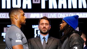 "Разговаряхме с Джошуа този уикенд, той е в добро настроение. Чувства се силен, във форма и е направил много спаринги. Така че не искам да говоря от негово име, но очаквам да влезе там и да направи страхотно шоу. Това е бокс от световна класа, така че не очаквам непременно да отиде и да се справи в един рунд. Но очаквам да спечели по впечатляващ начин”, каза Околие.