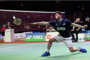 
„Това е голямо постижение за нашия спорт. За момента всички класирали се бадминтонисти са потвърдили участието си в Полша. Нашият турнир няма да е в Краков, а в град Тарнов“, поясни за БНР генералният секретар на федерацията Антраник Касабян.
