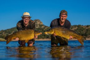

Всяка събота през април следвайте приключенията на риболовци по целия свят, докато търсят най-големите, най-редките и най-страшните водни създания! Не пропускайте епизодите на „Ледени викинги" и „Речни чудовища" и най-вече - новите серии на „Чудовищни шарани"