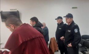 
До сега той е наказван с лишаване от свобода за същото престъпление.

 