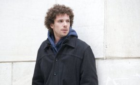 Той трябваше и да се среща с пробационен служител в продължение на една година.