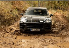 Този нов 10,9-инчов интерфейс позволява на пътника да "снеме напрежението от шофьора", като настройва сателитната навигация и регулира медийните настройки. Иновативната технология за екраниране означава, че той е невидим за водача, което намалява до минимум разсейването по време на движение. 