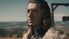 На кого може да се довери Баян, за да запази делото на Симеон, а доказателството за светостта на българските букви е в ръцете на врага? Гледайте финала на сериала „Войната на буквите“ в неделя, 9 април, от 21:00 ч. по БНТ 1!