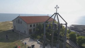 Отзвукът от огласения от 19 минути запис, в който глас като на местния мотор на ПП/ДБ Емил Пейчев, син на разкрития като агент на ДС Георги Пейчев, сплашва, че ще го прави „булка в затвора” местен ромски авторитет, който не иска да продава гласове, доведе до спадане с 15% на вота за „демократичните променливи” до 721. Срещу 1169 за ГЕРБ. 